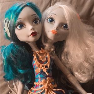 Monster high Peri and Pearl two headed styling doll NEW NEVER PLAYED WITH